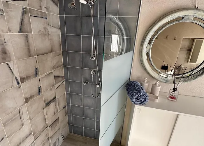 Casa Del Giglio A Cadelmonte Valle (Piacenza, Emilia-Romagna)