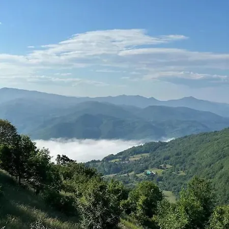 Casa Del Giglio A Cadelmonte Valle (Piacenza, Emilia-Romagna)