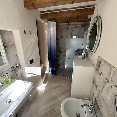 Casa Del Giglio A Cadelmonte * Valle (Piacenza, Emilia-Romagna)