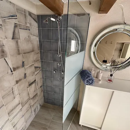 Casa Del Giglio A Cadelmonte Valle (Piacenza, Emilia-Romagna)